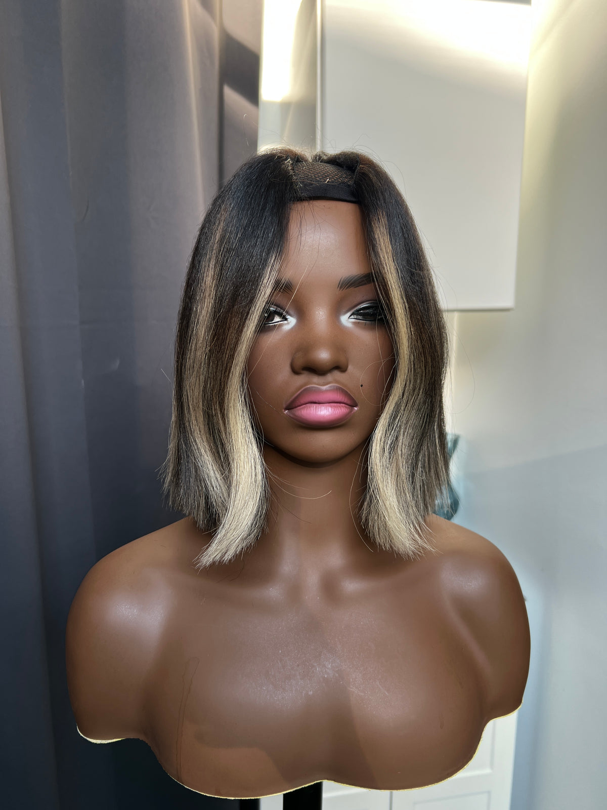 "10 Blonde Bob U-Part Wig [COARSE STRAIGHT]