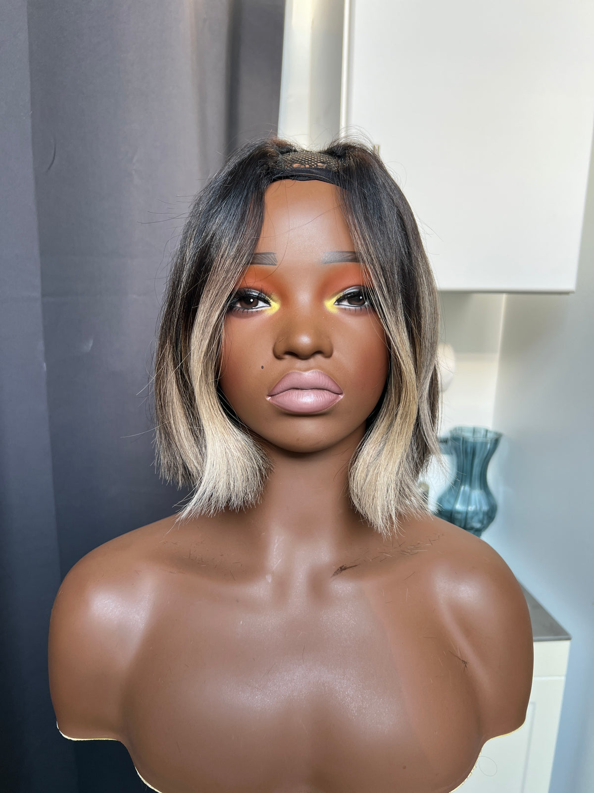 "10 Blonde Bob U-Part Wig [WAVY STRAIGHT]